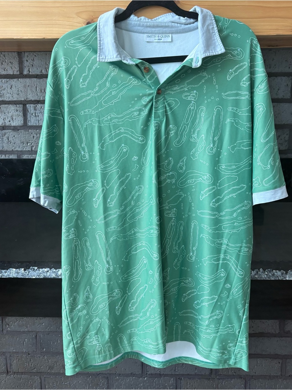 Smith & Quinn Men’s Green Golf Course Topography Polo with Contrast Collar